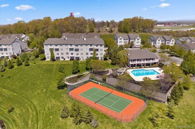 1707 Hawthorn Way, New Windsor, NY 12553