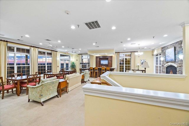 1707 Hawthorn Way, New Windsor, NY 12553
