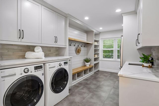 4808 Woodhill Way, Edina, MN 55424