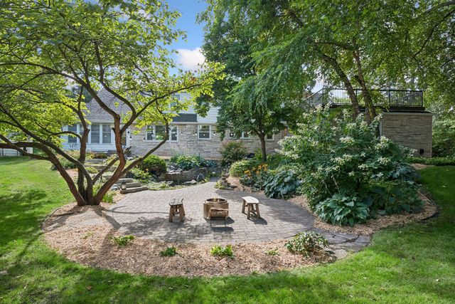 4808 Woodhill Way, Edina, MN 55424