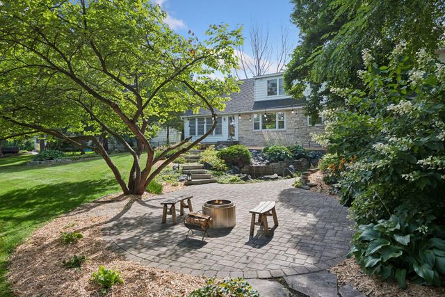 4808 Woodhill Way, Edina, MN 55424