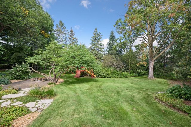 4808 Woodhill Way, Edina, MN 55424