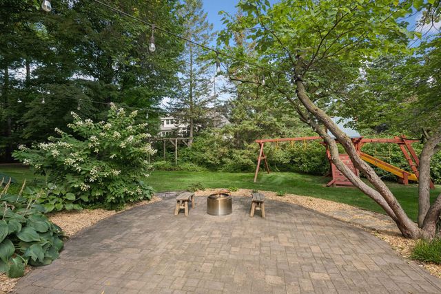 4808 Woodhill Way, Edina, MN 55424