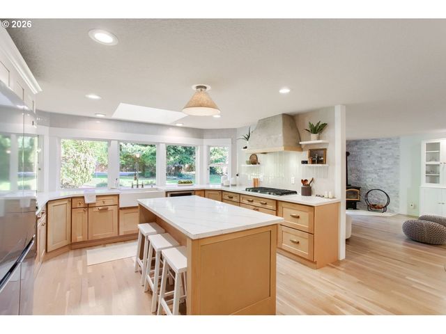 2132 Se DOUGLAS Pl, Gresham, OR 97080