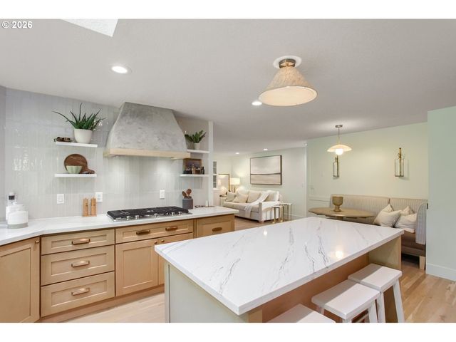 2132 Se DOUGLAS Pl, Gresham, OR 97080