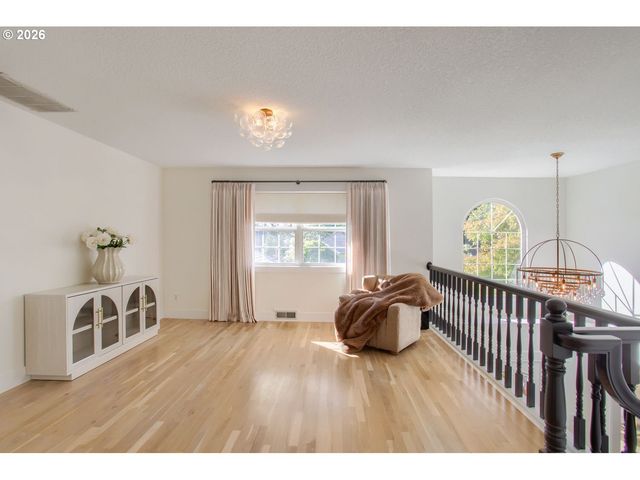 2132 Se DOUGLAS Pl, Gresham, OR 97080
