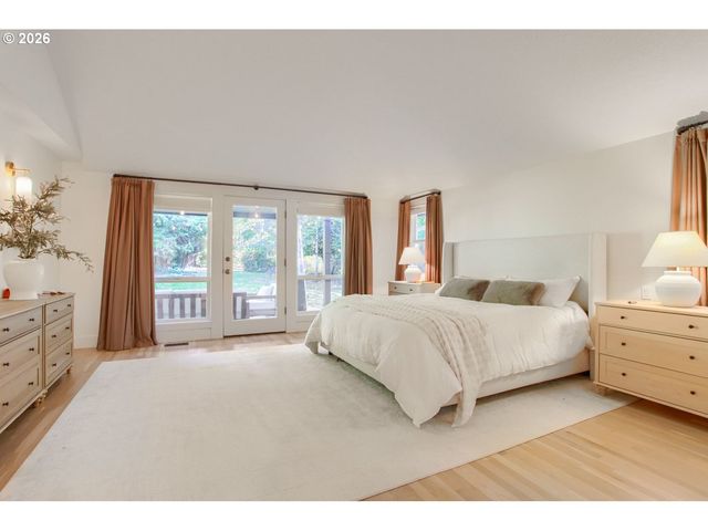 2132 Se DOUGLAS Pl, Gresham, OR 97080