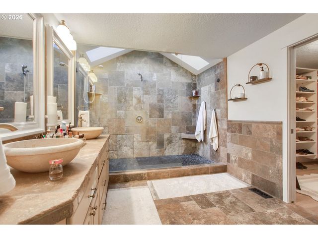 2132 Se DOUGLAS Pl, Gresham, OR 97080