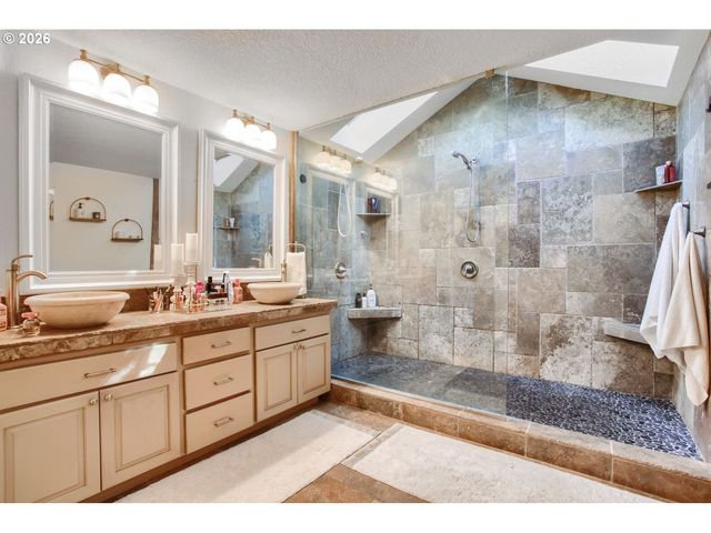 2132 Se DOUGLAS Pl, Gresham, OR 97080