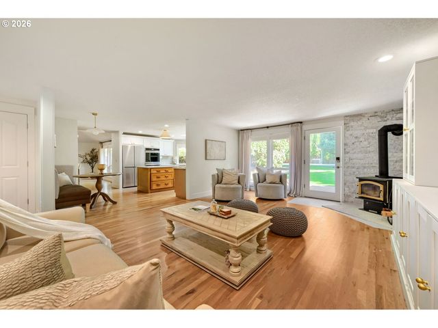 2132 Se DOUGLAS Pl, Gresham, OR 97080