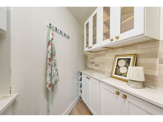 2132 Se DOUGLAS Pl, Gresham, OR 97080