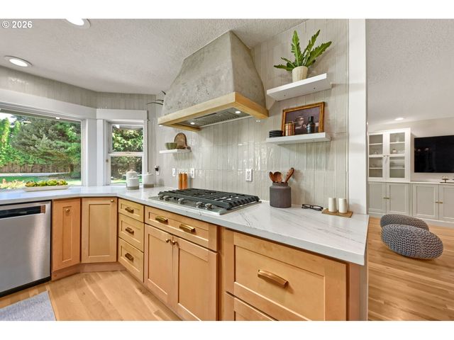 2132 Se DOUGLAS Pl, Gresham, OR 97080