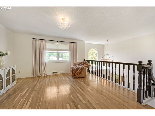 2132 Se DOUGLAS Pl, Gresham, OR 97080