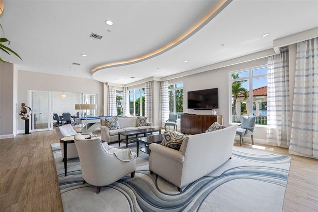 1325 SNELL ISLE BOULEVARD NE 810, St Petersburg, FL 33704