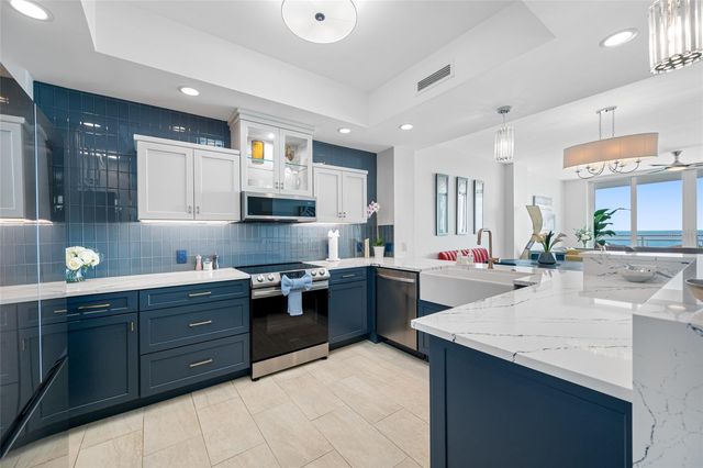 1325 SNELL ISLE BOULEVARD NE 810, St Petersburg, FL 33704