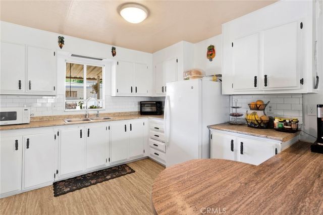 22325 US Highway 18 79, Apple Valley, CA 92307