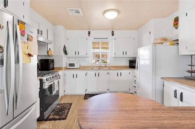 22325 US Highway 18 79, Apple Valley, CA 92307