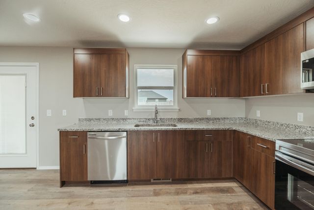 1217 E Macon Street, Republic, MO 65738