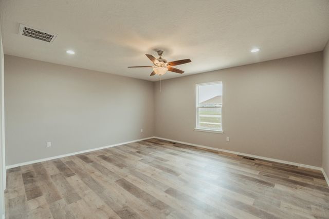 1217 E Macon Street, Republic, MO 65738