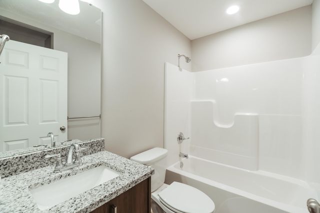 1217 E Macon Street, Republic, MO 65738