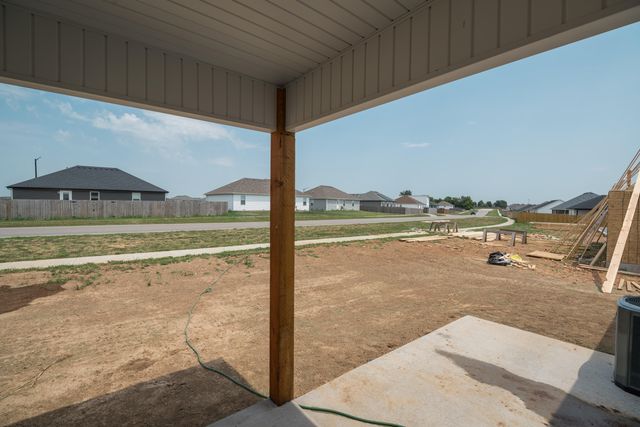1217 E Macon Street, Republic, MO 65738