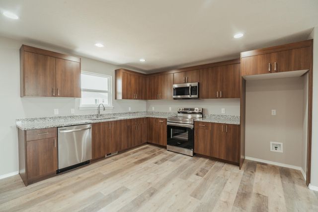 1217 E Macon Street, Republic, MO 65738