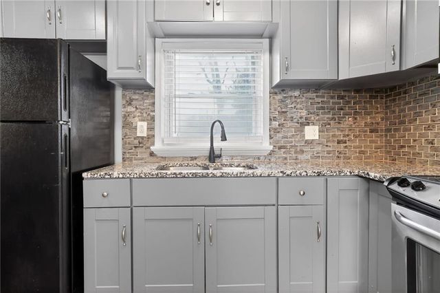 6315 S Benton Avenue, Kansas City, MO 64132