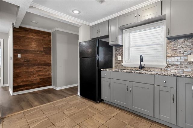 6315 S Benton Avenue, Kansas City, MO 64132