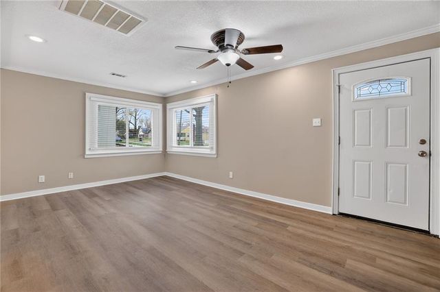 6315 S Benton Avenue, Kansas City, MO 64132