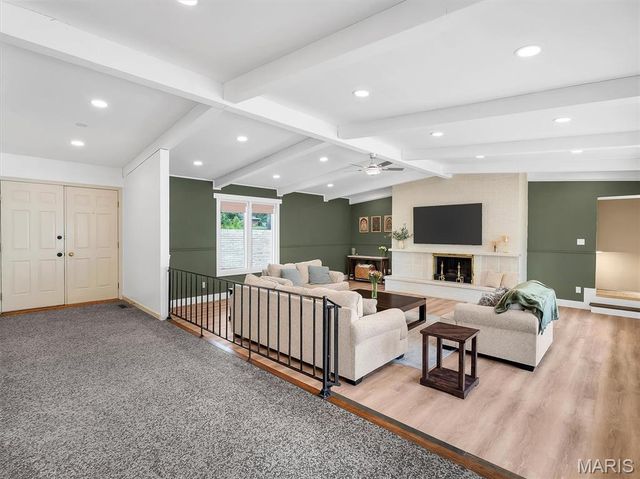 22 La Gorce Drive, Chesterfield, MO 63017