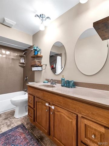 22 La Gorce Drive, Chesterfield, MO 63017