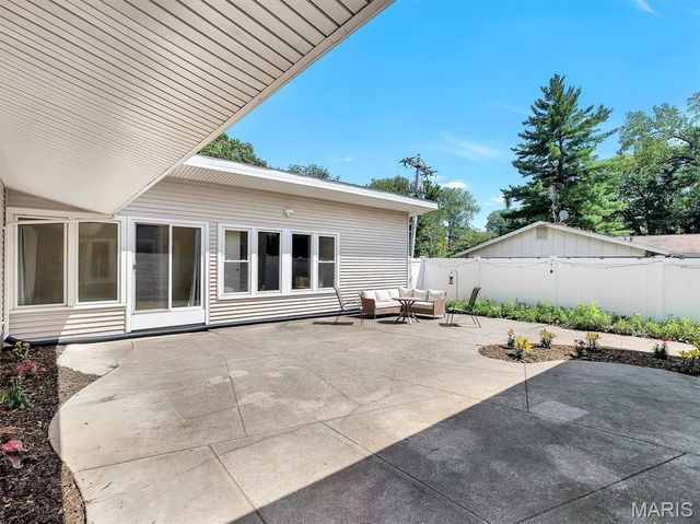 22 La Gorce Drive, Chesterfield, MO 63017