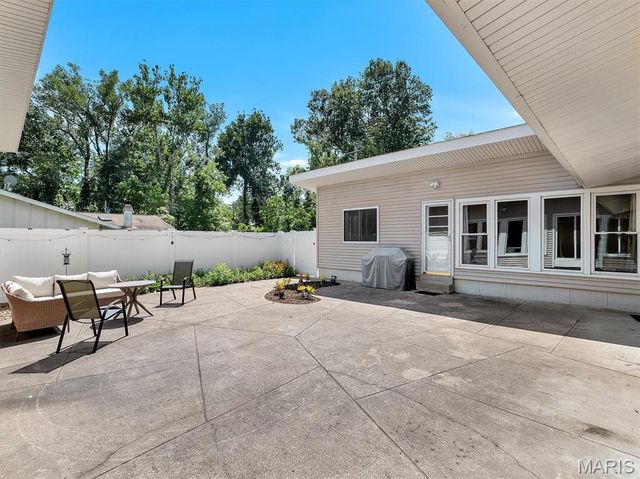 22 La Gorce Drive, Chesterfield, MO 63017