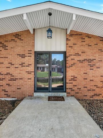 22 La Gorce Drive, Chesterfield, MO 63017