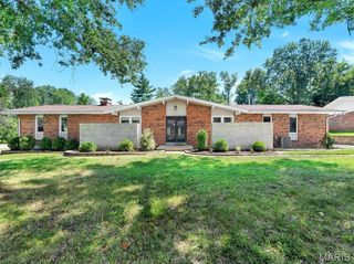22 La Gorce Drive, Chesterfield, MO 63017