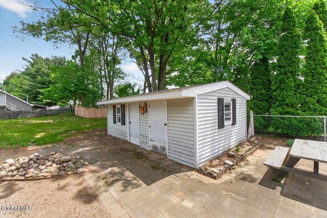 12 Winifred Drive, Colonie, NY 12205