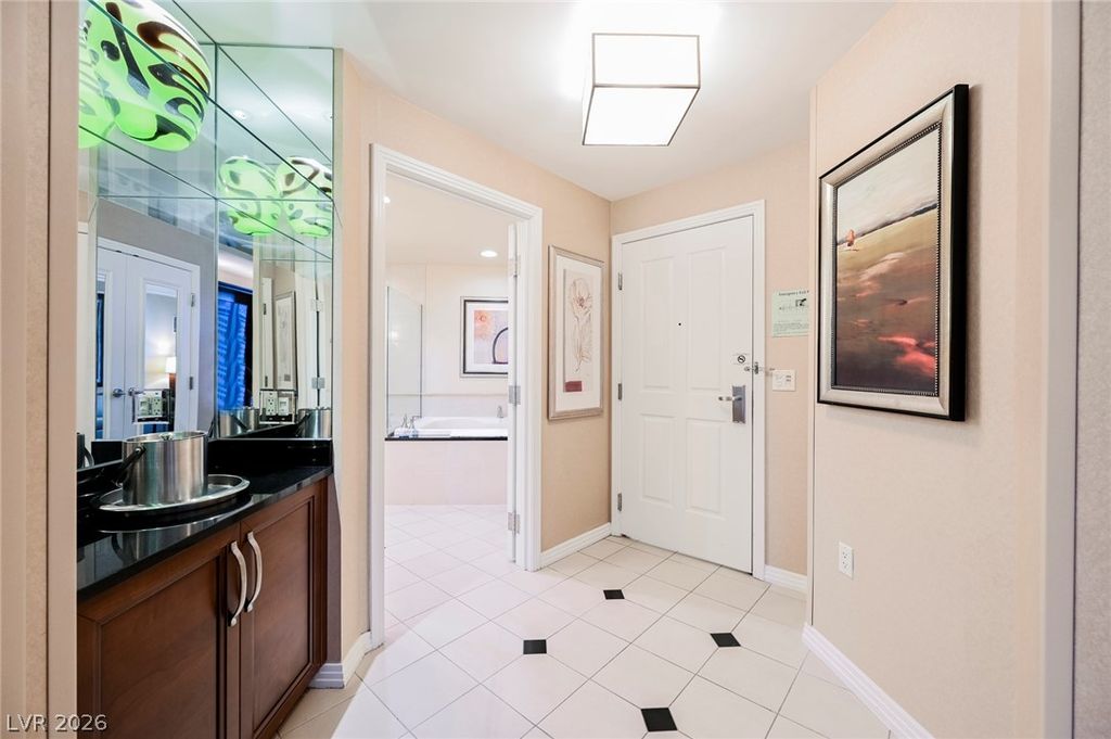 145 East HARMON Avenue 2604, Las Vegas, NV 89109 — photo 2