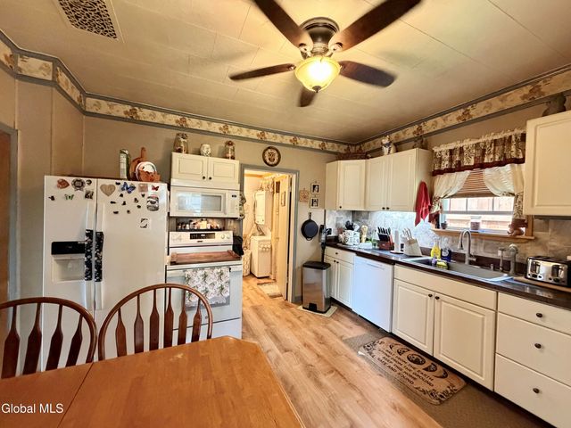 11 Court Street, Johnstown, NY 12095