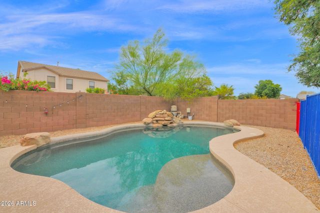 2521 W RED FOX Road, Phoenix, AZ 85085