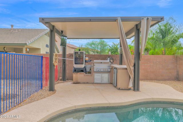 2521 W RED FOX Road, Phoenix, AZ 85085