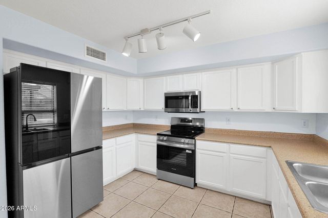 2521 W RED FOX Road, Phoenix, AZ 85085