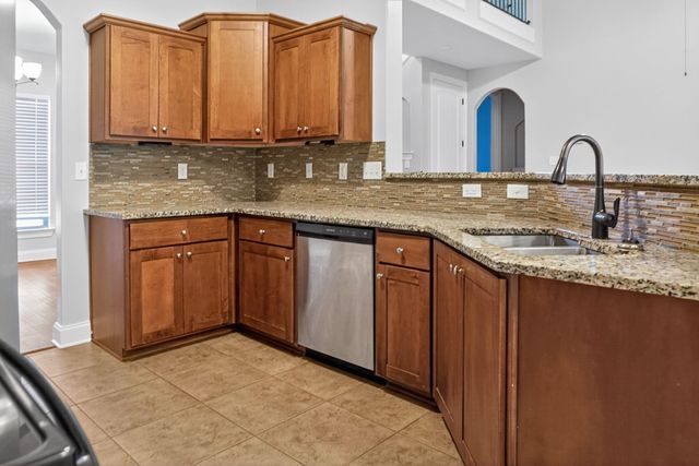 6135 ABIGAIL BLUFFS DR, Bartlett, TN 38135