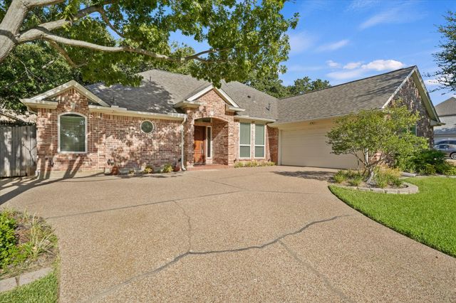 2817 Naples Drive, Hurst, TX 76054