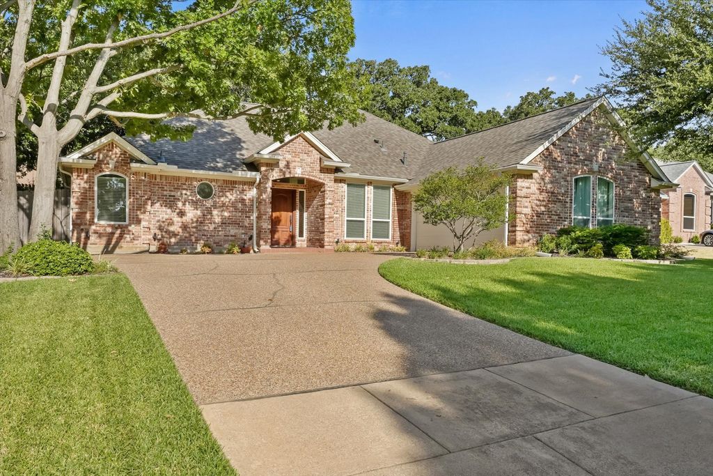 2817 Naples Drive, Hurst, TX 76054