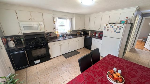 9 Summit Ave, Saugus, MA 01906