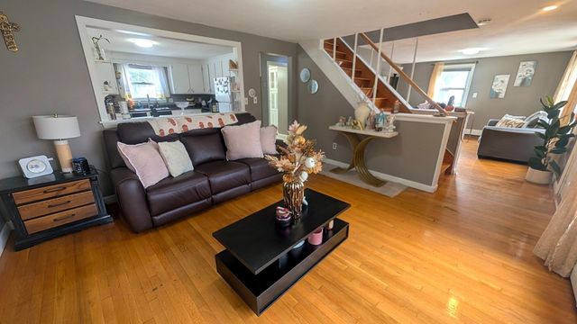 9 Summit Ave, Saugus, MA 01906