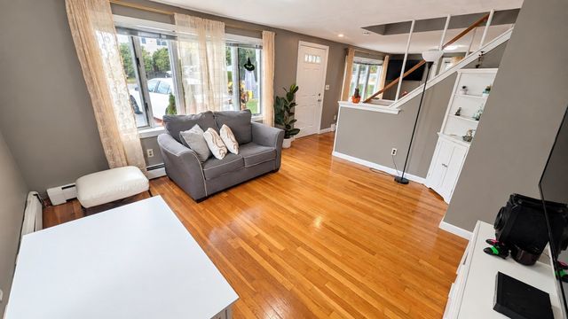 9 Summit Ave, Saugus, MA 01906
