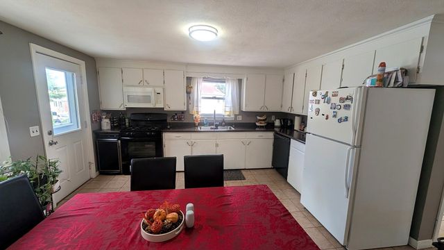 9 Summit Ave, Saugus, MA 01906