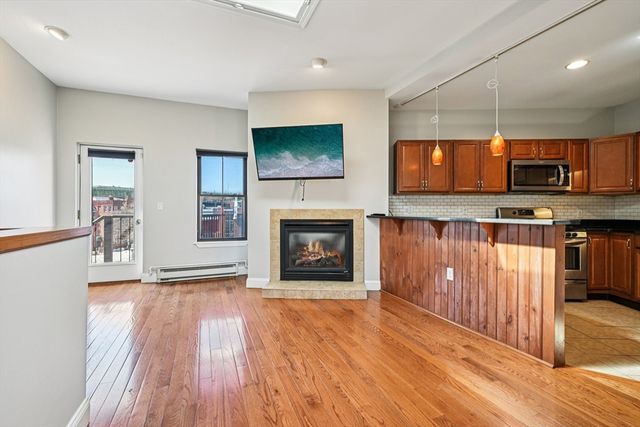 1 Pembroke St 1D, Chelsea, MA 02150