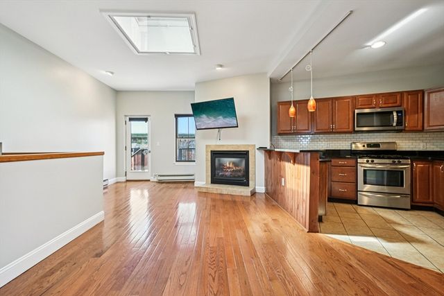 1 Pembroke St 1D, Chelsea, MA 02150